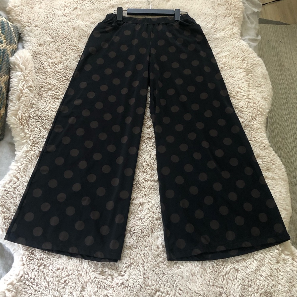 Wide leg pant by Alembika Black w brown polka dot pattern Size 8 Bin 6